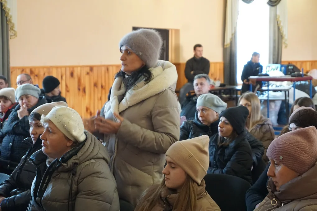 Мешканці Опаки через громадські слухання звернулися до влади, щоб відтермінувати закриття 10 класу