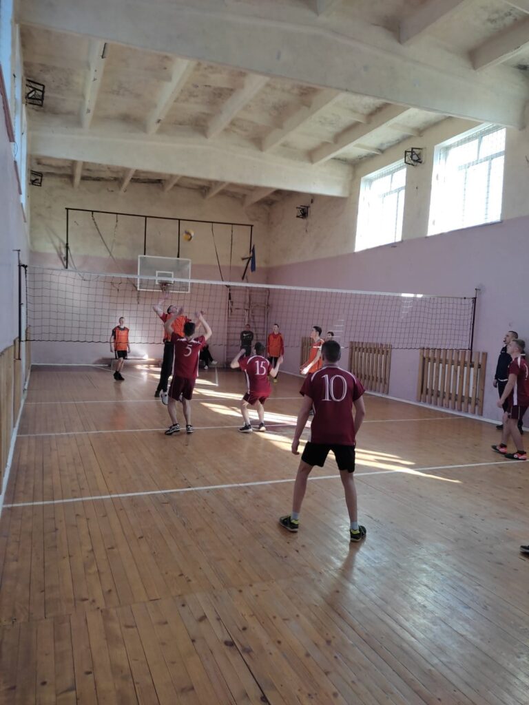 У Східницькій громаді відбулися фінальні змагання з волейболу серед школярів 3 DrogMedia У Східницькій громаді відбулися фінальні змагання з волейболу серед школярів