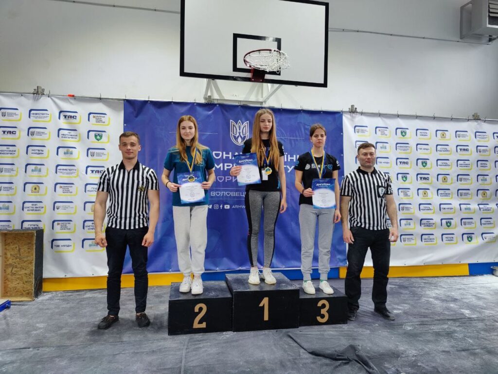 Іванна Фецяк із Залоктя виборола дві медалі на чемпіонаті України з армреслінгу і поїде на Чемпіонат Європи! 2 DrogMedia Іванна Фецяк із Залоктя виборола дві медалі на чемпіонаті України з армреслінгу і поїде на Чемпіонат Європи!