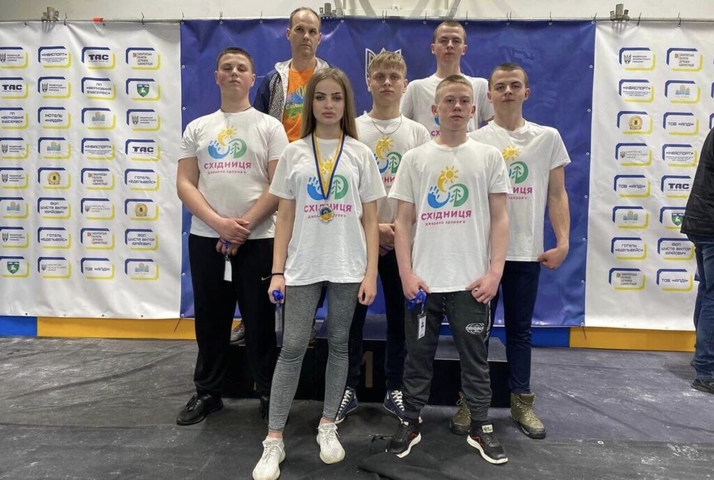 DrogMedia Іванна Фецяк із Залоктя виборола дві медалі на чемпіонаті України з армреслінгу і поїде на Чемпіонат Європи!