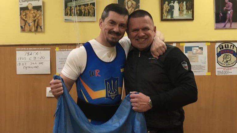 DrogMedia Священник з Доброгостова о. Макарій Дутка переміг на Чемпіонаті Києва з паверліфтингу