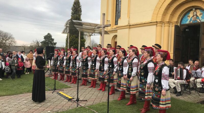 DrogMedia У Рихтичах на благодійному концерті "Верховини" та ярмарку зібрали 33,77 тис. грн для ЗСУ