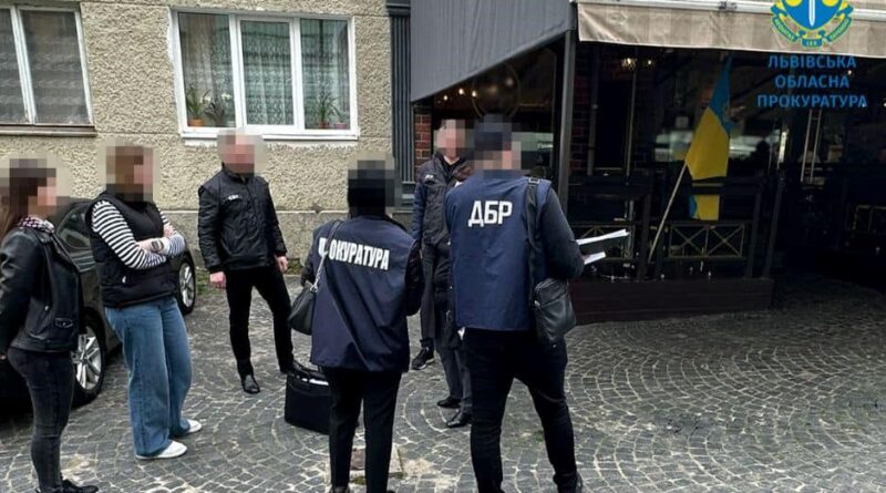 DrogMedia На одержанні хабаря 900 у.о. в Дрогобичі затримали інспекторку податкової служби