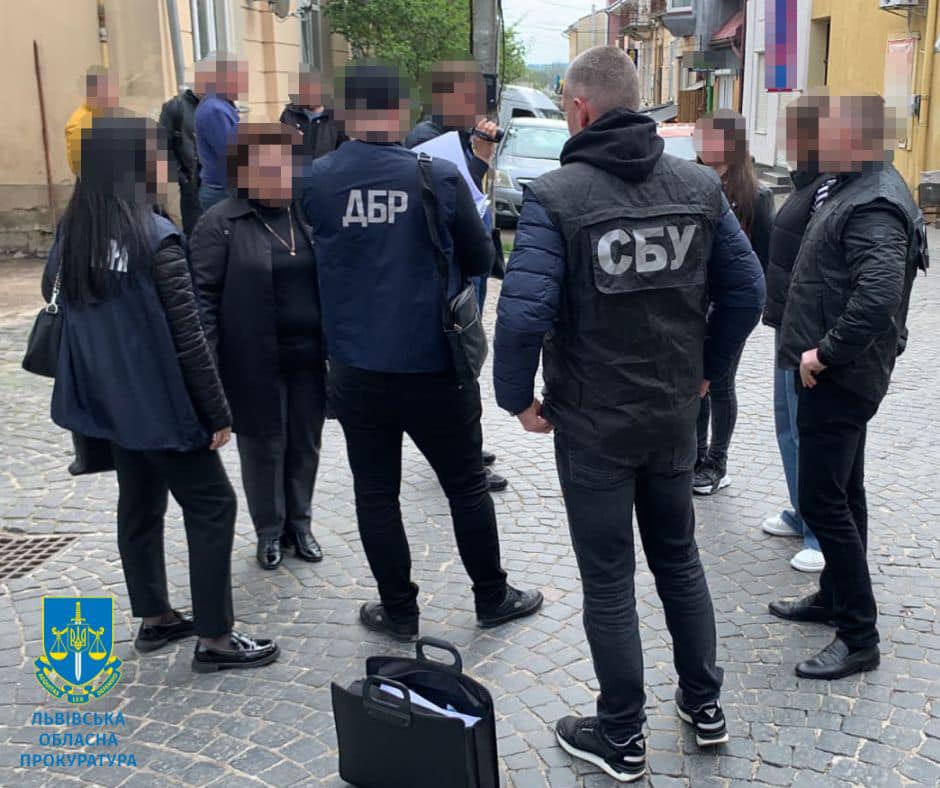 DrogMedia На одержанні хабаря 900 у.о. в Дрогобичі затримали інспекторку податкової служби