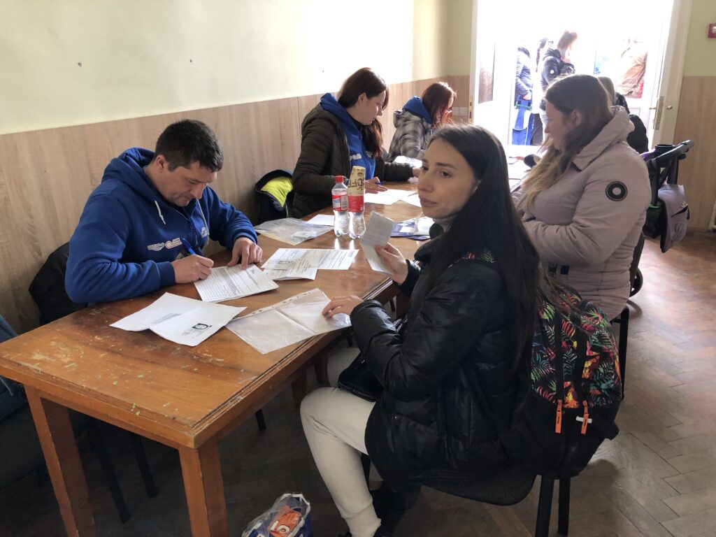 DrogMedia Гуманітарна допомога та юридичні і психологічні послуги: БФ “Право на захист” знову відвідав Дрогобич