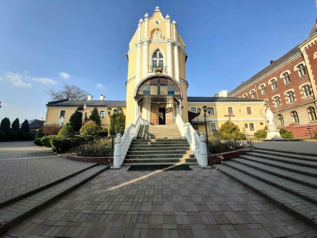 Розклад Богослужінь у храмах Дрогобича на 15-16 квітня 3 DrogMedia Розклад Богослужінь у храмах Дрогобича на 15-16 квітня