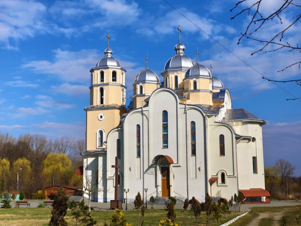 DrogMedia Розклад Богослужінь у храмах Дрогобича на 15-16 квітня