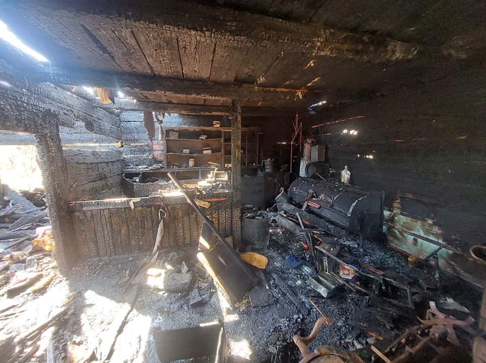 У Бориславі згорів унікальний музей "Карпатська хата". ФОТО 7 DrogMedia У Бориславі згорів унікальний музей "Карпатська хата". ФОТО