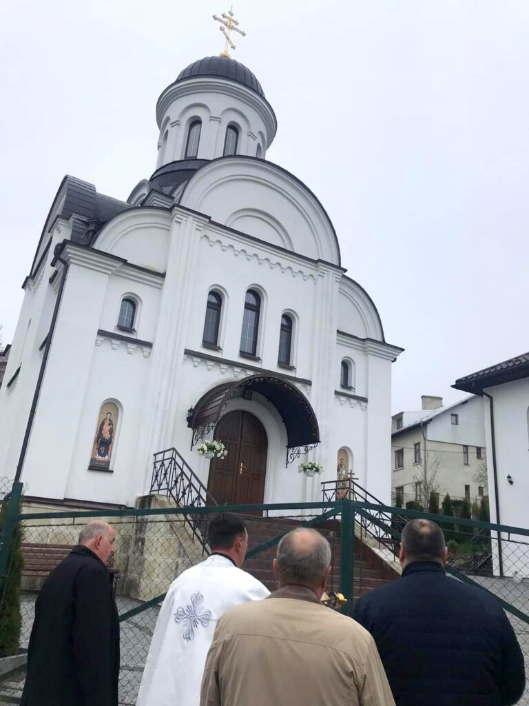У Східниці біля церкви московського патріархату відправили Молебень за Україну 3 DrogMedia У Східниці біля церкви московського патріархату відправили Молебень за Україну