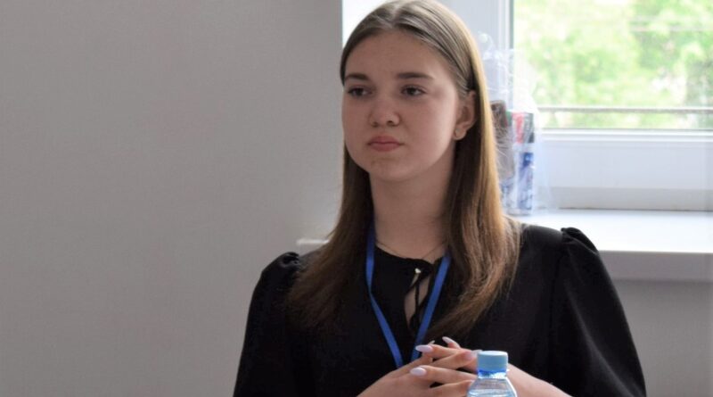 DrogMedia Вікторія Іваночко з Дрогобича - суперфіналістка Всеукраїнських змагань «Молодь дебатує»