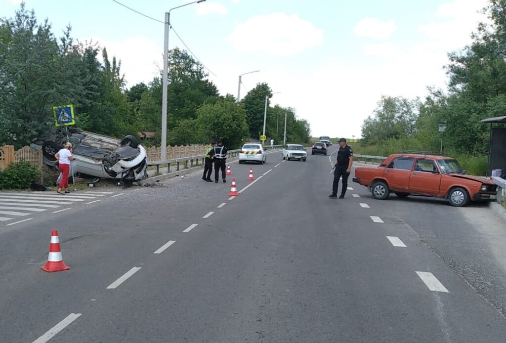 У ДТП біля Львова, як спричинив водій з Дрогобиччини, травмовано 4 людей 2 DrogMedia У ДТП біля Львова, як спричинив водій з Дрогобиччини, травмовано 4 людей
