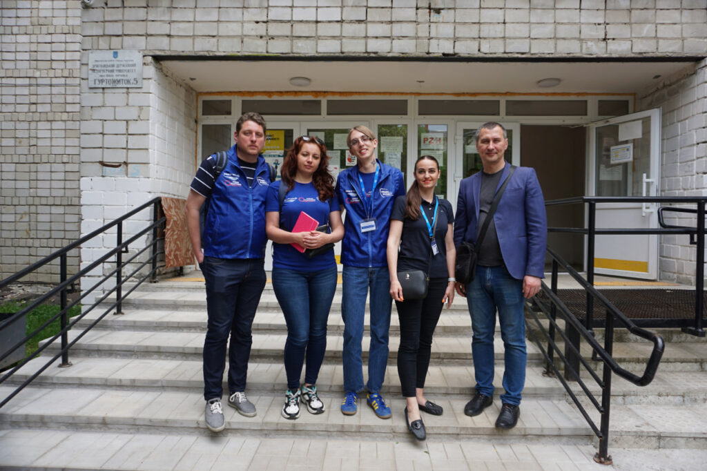 DrogMedia БФ "Право на захист" передав на потреби ВПО в Дрогобичі меблі та устаткування для медкабінетів
