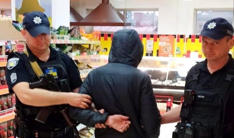 DrogMedia У Дрогобичі магазинного злодія зловили "на гарячому"