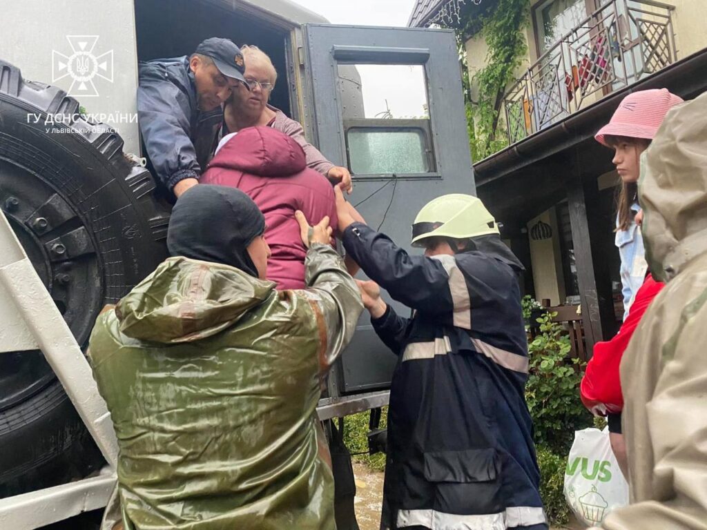 DrogMedia У Східниці з підтоплених територій врятовно 20 людей, серед них діти