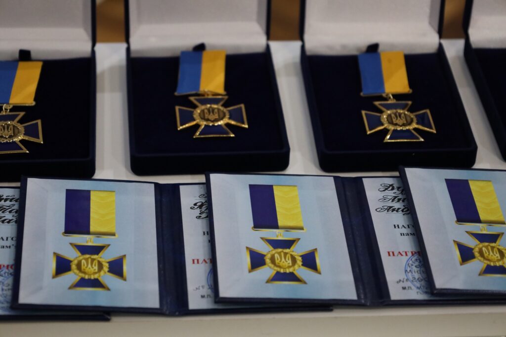DrogMedia Сімох Героїв з Бориславської громади нагороджено Хрестом Патріота України посмертно