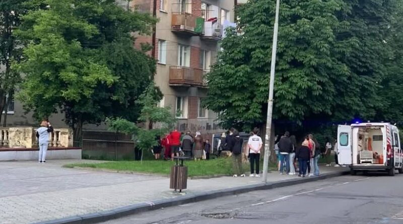 DrogMedia У Дрогобичі з вікна випав 3-річний хлопчик
