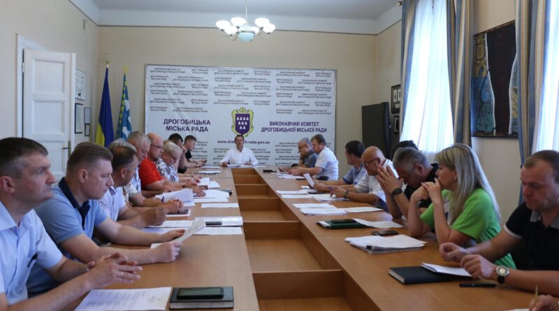 DrogMedia Членам виконкому Дрогобицької міської ради вручили повістки