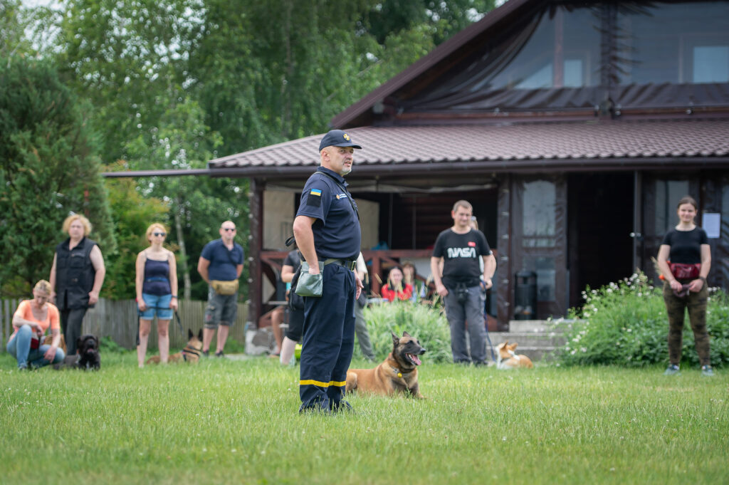 У Дрогобичі відбудеться майстер-клас із кінологами ДСНС для власників собак 2 DrogMedia У Дрогобичі відбудеться майстер-клас із кінологами ДСНС для власників собак