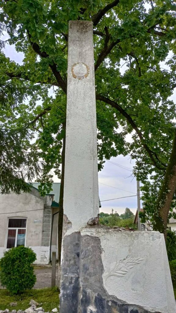 DrogMedia Демонтовано пам'ятник радянської доби у селі Солонсько