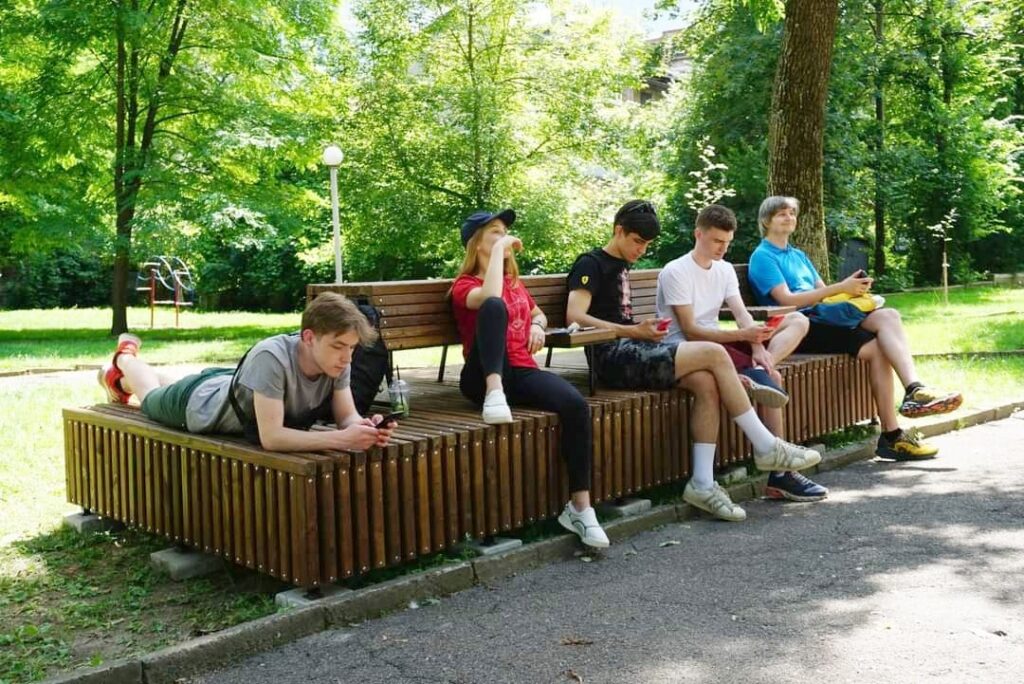 DrogMedia Вуличні меблі в Дрогобичі -  це як «вітальня» міста, в тому числі для нових його мешканців