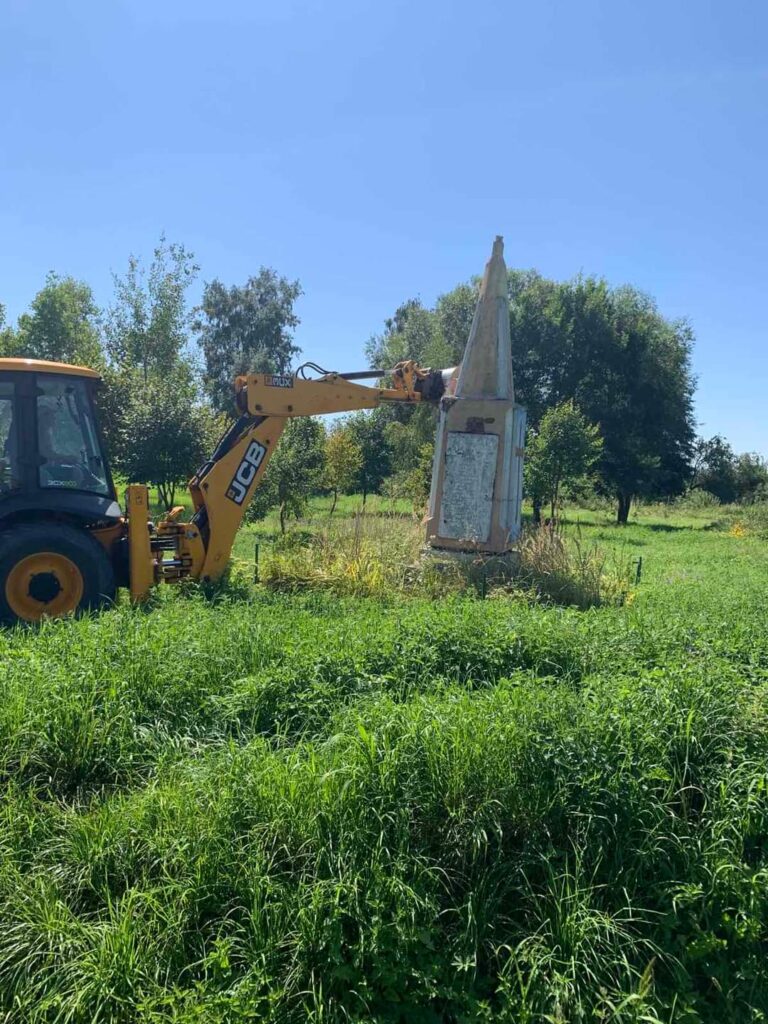 DrogMedia У Меденицькій громаді демонтували два останні пам'ятники радянської доби