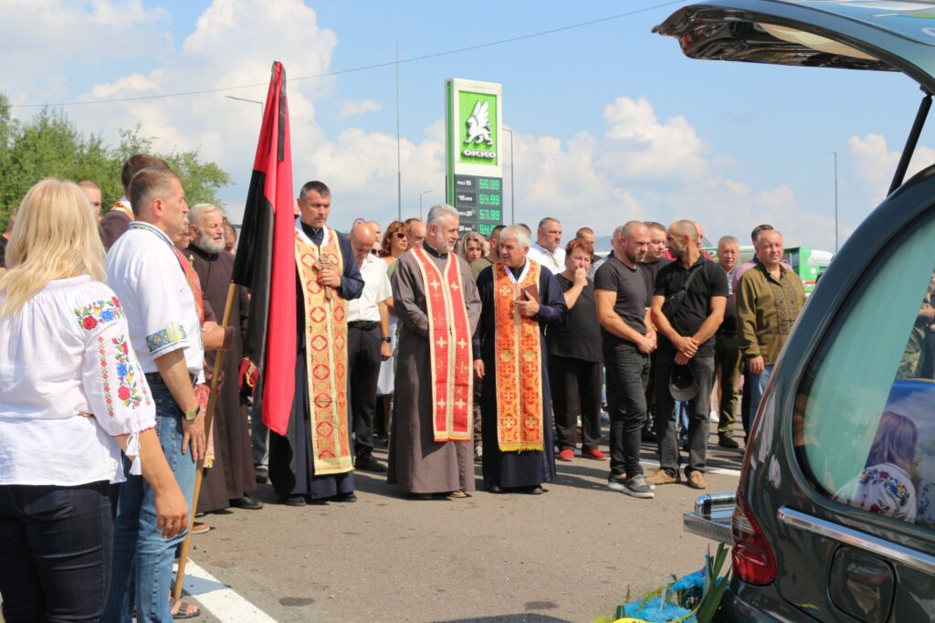 У Дрогобичі провели в останню путь полеглого Героя Миколу Гичка 3 DrogMedia У Дрогобичі провели в останню путь полеглого Героя Миколу Гичка