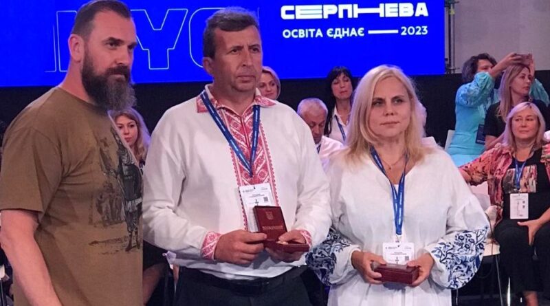 DrogMedia Учитель Дрогобицького ліцею Роман Сосяк - лауреат нагрудного знака «Василь Сухомлинський»