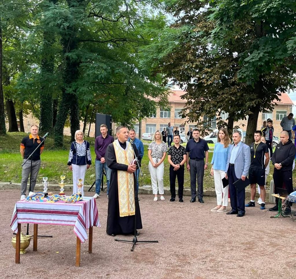 У Дрогобицькому ліцеї №2 відкрили майданчик зі штучним покриттям 4 DrogMedia У Дрогобицькому ліцеї №2 відкрили майданчик зі штучним покриттям