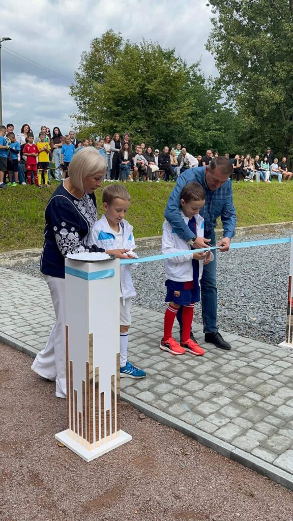 У Дрогобицькому ліцеї №2 відкрили майданчик зі штучним покриттям 3 DrogMedia У Дрогобицькому ліцеї №2 відкрили майданчик зі штучним покриттям