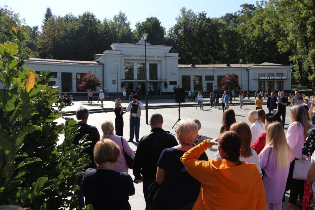 У Трускавці встановили вже другу скульптуру гусака 2 DrogMedia У Трускавці встановили вже другу скульптуру гусака