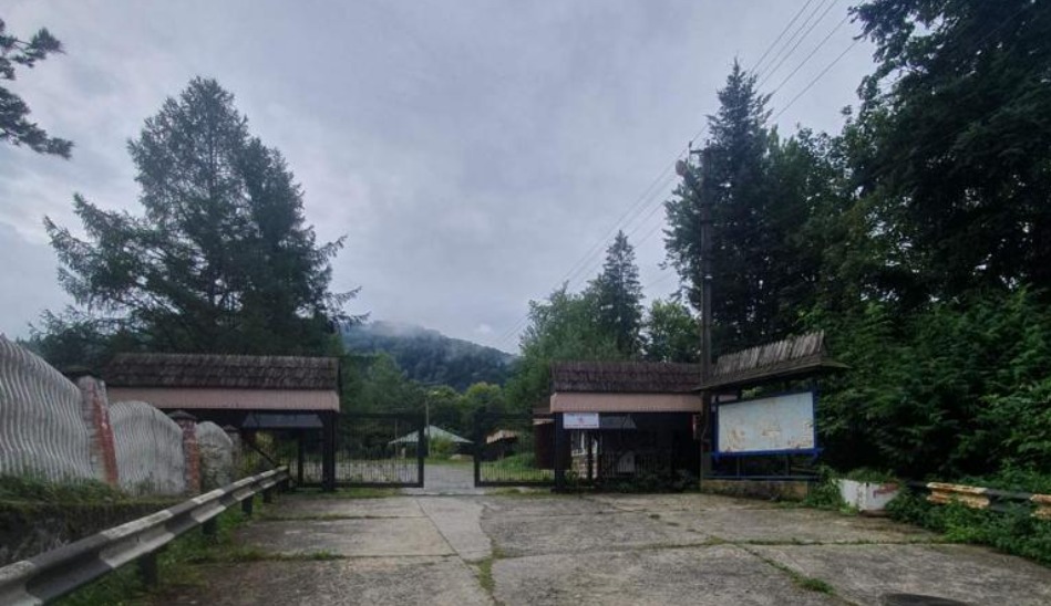 DrogMedia У Східницькій громаді на комунальній дорозі встановили розсувні металеві ворота і виставили охорону