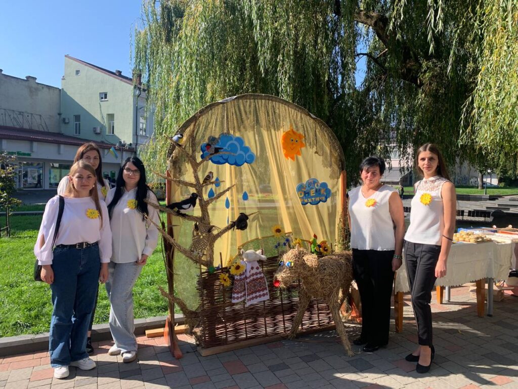 У Дрогобичі педагоги-дошкільники зібрали понад 48 тис. грн для ЗСУ 2 DrogMedia У Дрогобичі педагоги-дошкільники зібрали понад 48 тис. грн для ЗСУ