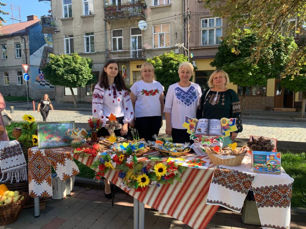 У Дрогобичі педагоги-дошкільники зібрали понад 48 тис. грн для ЗСУ 4 DrogMedia У Дрогобичі педагоги-дошкільники зібрали понад 48 тис. грн для ЗСУ