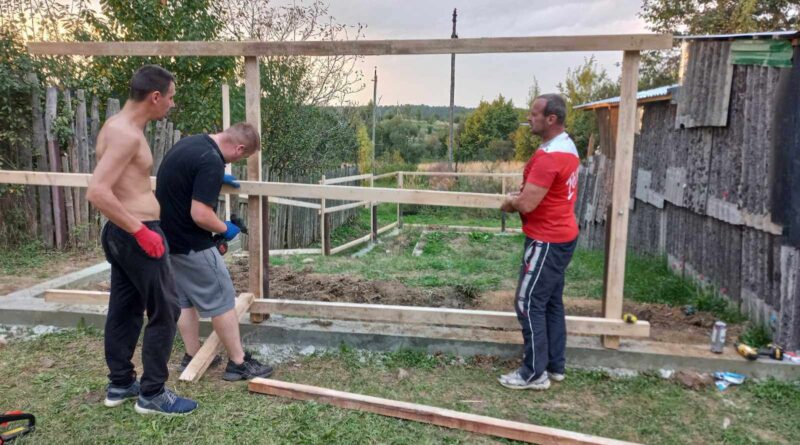 DrogMedia  У Стебнику волонтери облаштовують мініпритулок для бездомних тварин