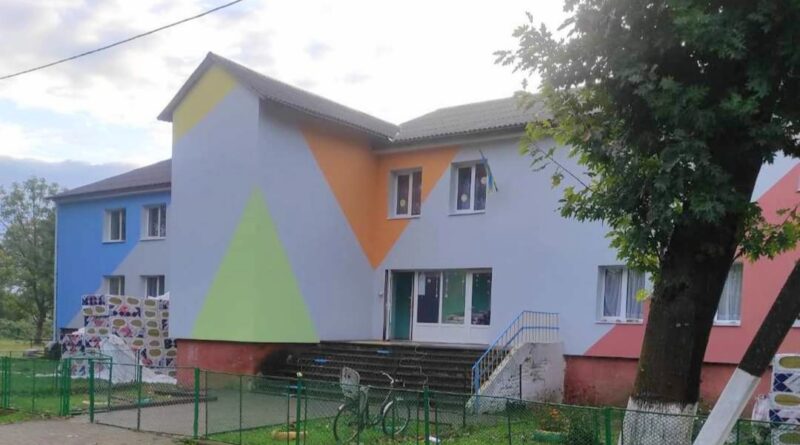 DrogMedia У селі Грушів утеплюють фасад дитсадка