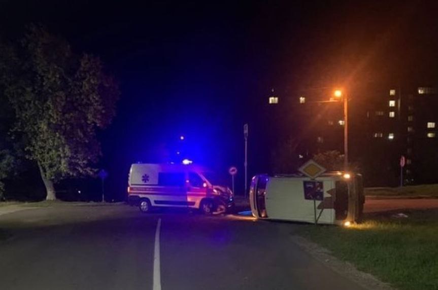 DrogMedia У Стебнику легковик зіткнувся зі "швидкою", якою керував п'яний водій