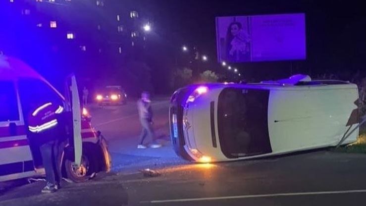 DrogMedia У Стебнику легковик зіткнувся зі "швидкою", якою керував п'яний водій