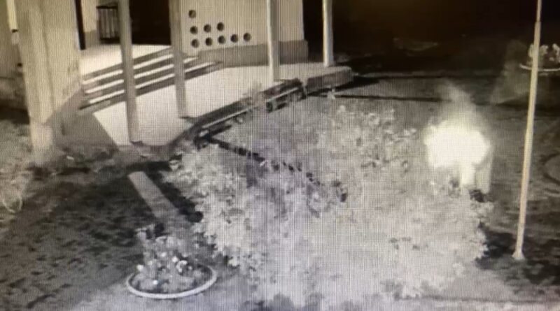 DrogMedia У Бориславі зірвали й палили український прапор. ВІДЕО