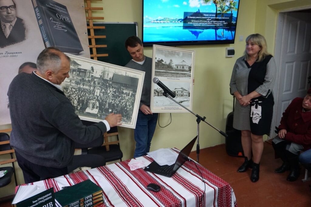 DrogMedia В Орові презентували книгу з історії села, яку тут чекали кілька десятиліть