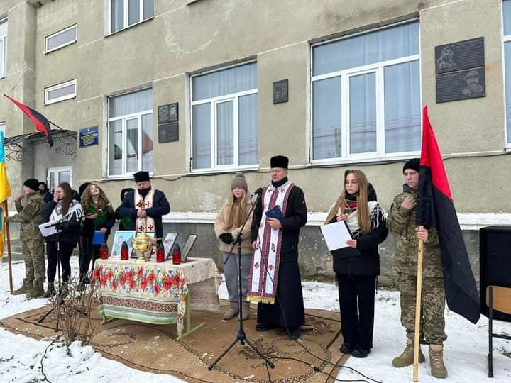 DrogMedia В Доброгостівській школі встановили меморіальні таблиці на честь випускників-Героїв