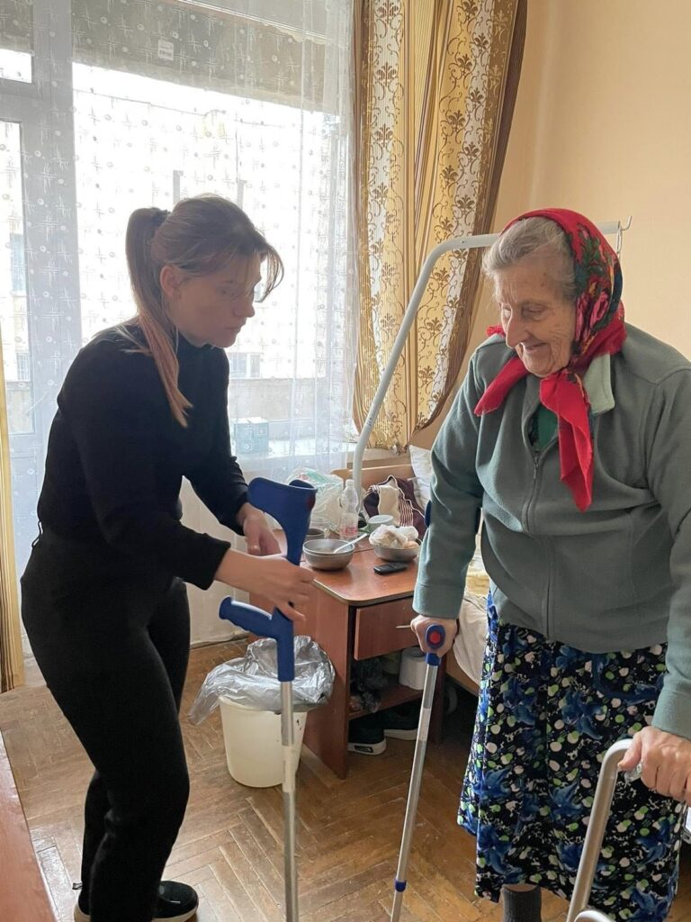 DrogMedia Мешканцям санаторію "Батьківщина" благодійники надали реабілітаційні засоби