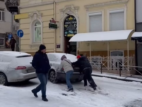 DrogMedia На Дрогобиччині почастішали ДТП, на дорогах ожеледиця