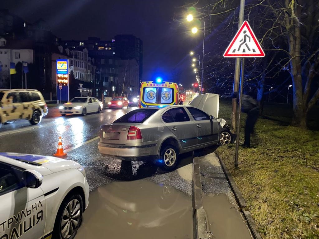 DrogMedia Дрогобицька "швидка" з пацієнткою потрапила в ДТП у Львові