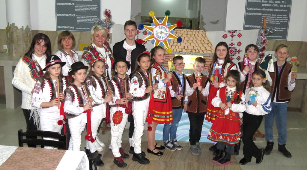 Вихованці Палацу дитячої та юнацької творчості відвідали військових у шпиталі 3 DrogMedia Вихованці Палацу дитячої та юнацької творчості відвідали військових у шпиталі