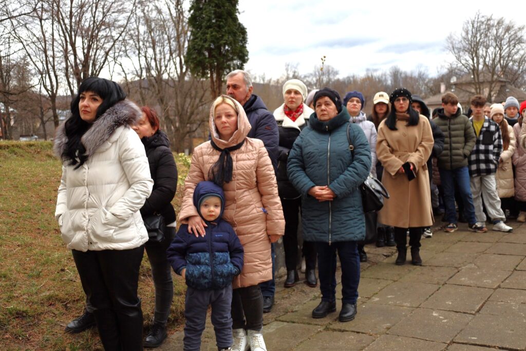 DrogMedia У Бориславі на фасаді школи відкрили 5 пам'ятних дощок загиблим на війні випускникам