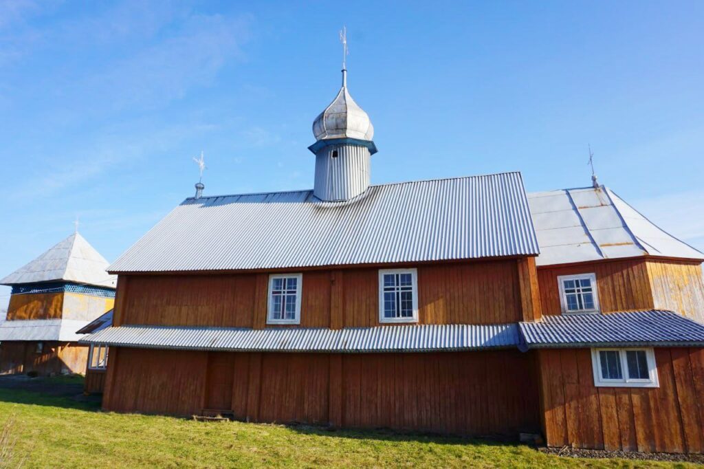 DrogMedia Новошичі і його унікальні храми: 500-літня церква з Дрогобича та костел, що став Пантеоном Героїв