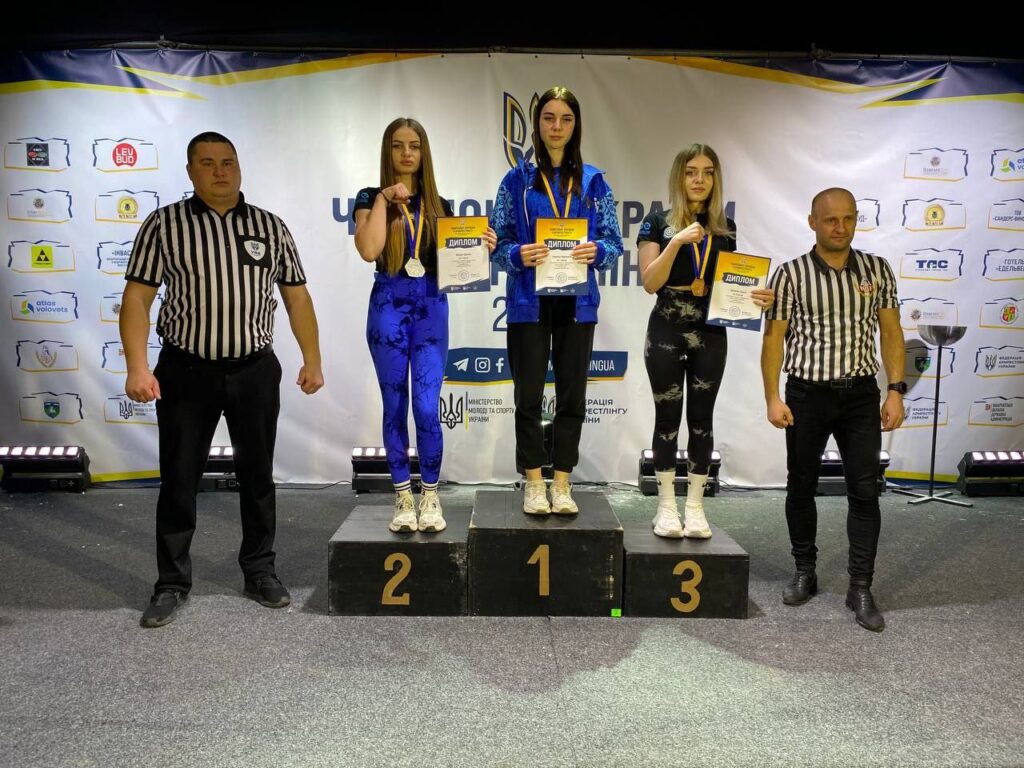 DrogMedia Ліцензія на ЧЄ та нагороди Чемпіонату України - успіхи юних рукоборців з Дрогобиччини