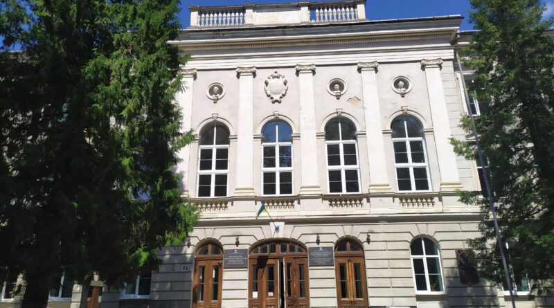 DrogMedia Університет Дрогобича збирає книги для відновлення бібліотек Херсонщини