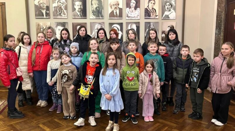 DrogMedia Діти Захисників з Дрогобиччини побували на виставі у Львові