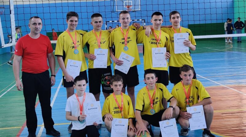 DrogMedia Волейболісти з Підбужа - переможці районного етапу всеукраїнських змагань з волейболу серед юнаків